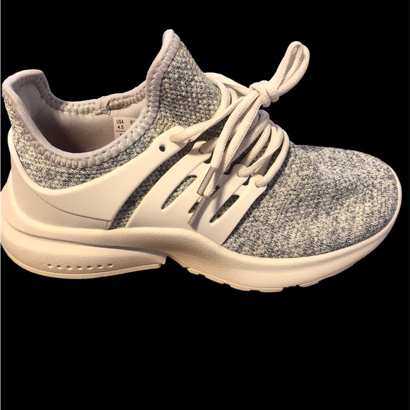 LEMAI Women indoor/outdoor walking/playing Sneakers. - Picture 1 of 4